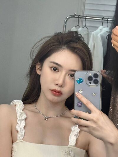  ,   Wendy, 33 ,   ,   