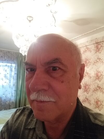  ,   Gennadi, 72 ,   c 