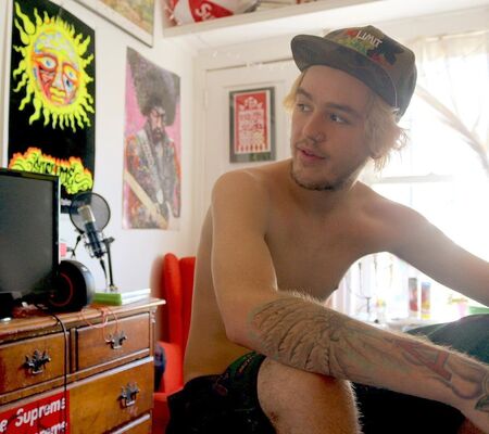  ,   Roman, 25 ,   ,   