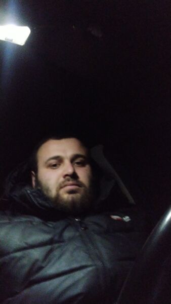  ,   Malik, 26 ,   c 