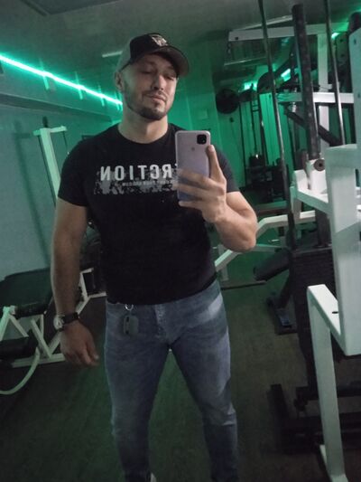  ,   Artyom, 33 ,   ,   