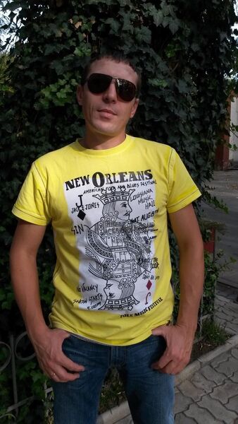  ,   Viktor, 44 ,  