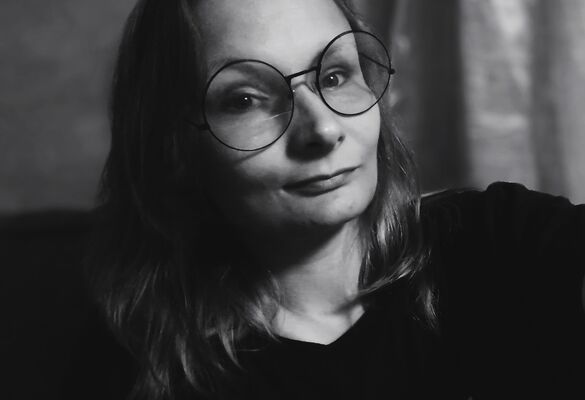  ,   Nina, 28 ,  
