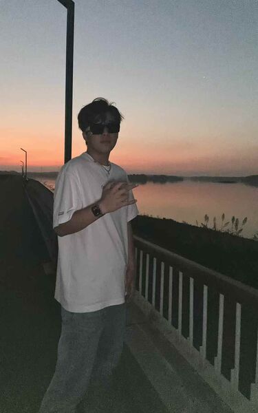  ,   Leon, 24 ,   ,   , c 