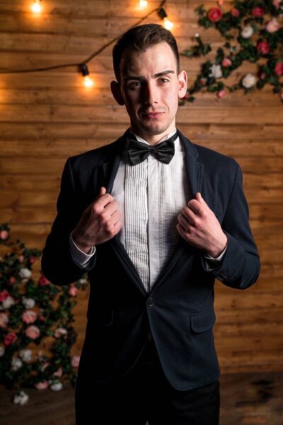  -,   Anton, 31 ,   ,   
