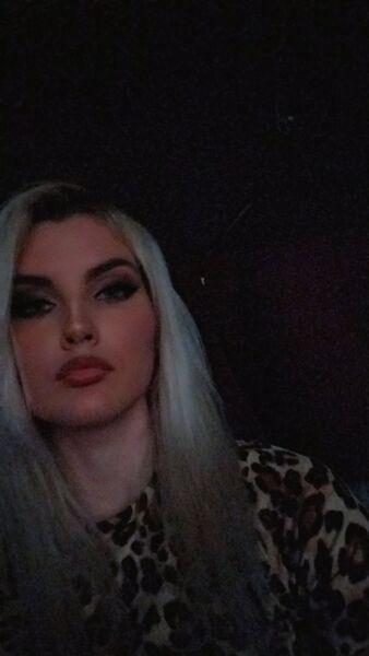  ,   Viktoria, 26 ,   ,   