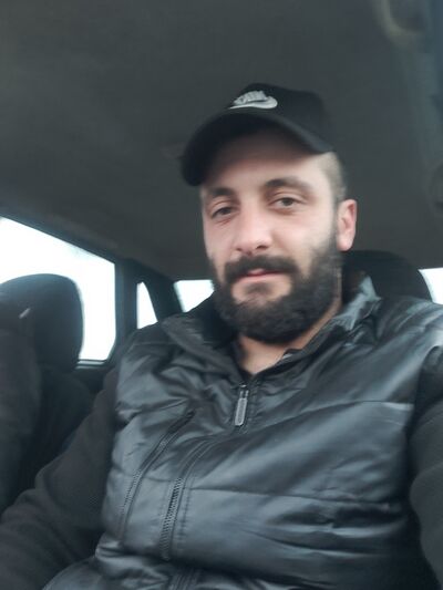  ,   Arman, 28 ,   ,   
