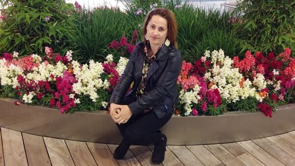  ,   Tina, 48 ,     , c 