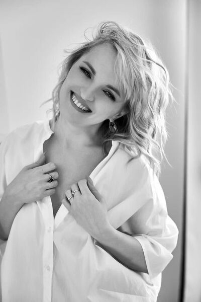  ,   Inna, 42 ,   ,   
