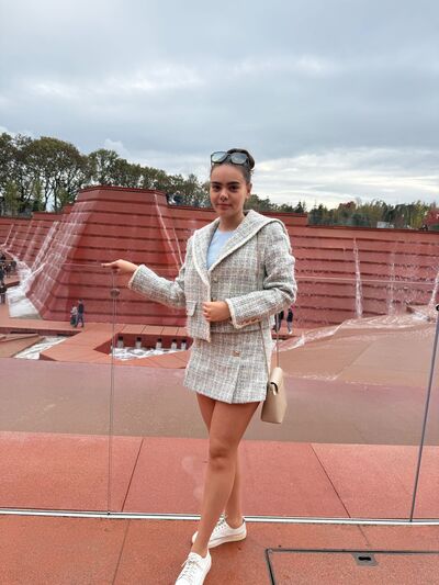  ,   Alina, 22 ,   c , 