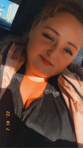  ,   Veronika, 22 ,   ,   