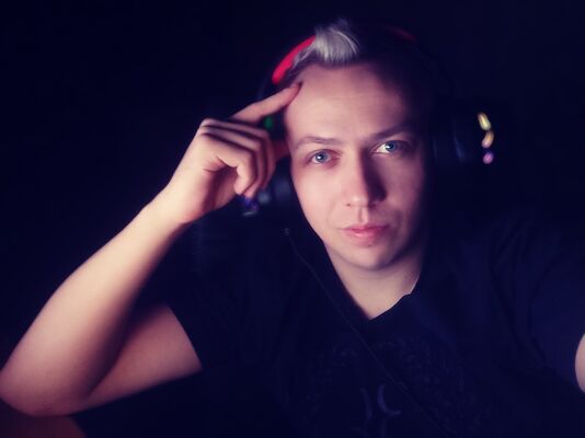  ,   Alexander, 32 ,   ,   , c , 