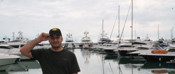  ,   Levon, 28 ,   
