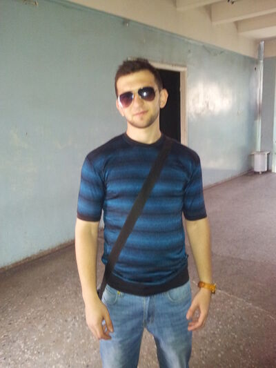  ,   Sam, 32 ,   