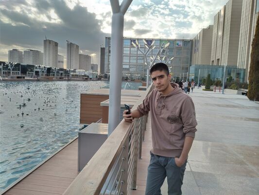  Frankfurt am Main,   Amirhosein, 23 ,   ,   , c 