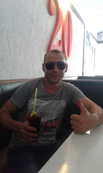  ,   Alex, 39 ,   