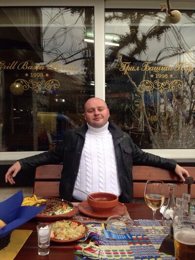  ,   Leonid, 42 ,   
