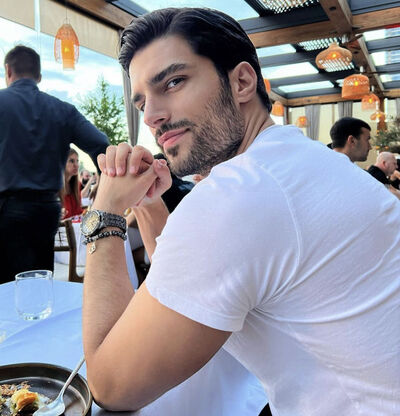  ,   Aleks, 32 ,   
