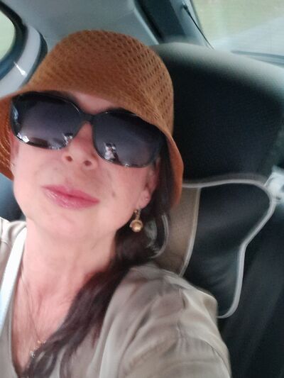  ,   Elena, 64 ,   c 
