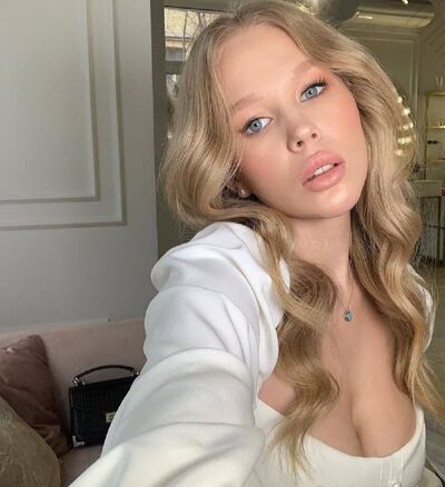  ,   Julia, 27 ,   ,   