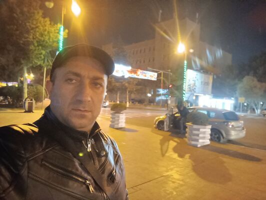  ,   Leon, 44 ,   ,   