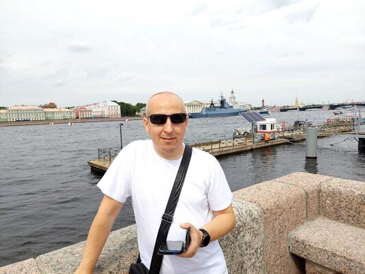  ,   Alex, 42 ,   ,   