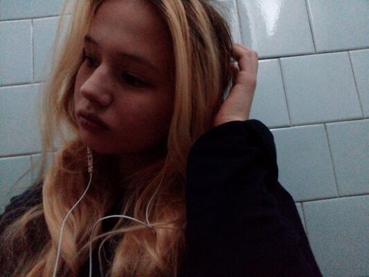  ,   Arianna, 23 ,   