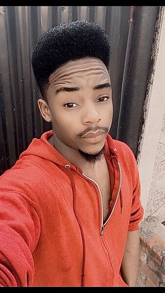  ,   Makhosana, 31 ,   ,   , c 