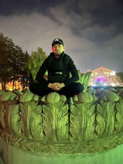  ,   Eugen, 42 ,   ,   