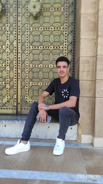  ,   Khalid, 20 ,   ,   