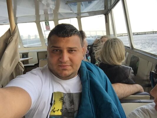  ,   Loay, 35 ,   ,   