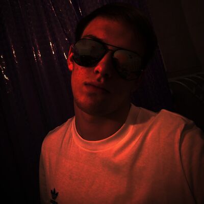  ,   Viktor, 24 ,   c 