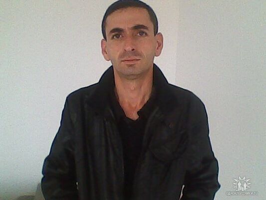  ,   Artur, 44 ,   