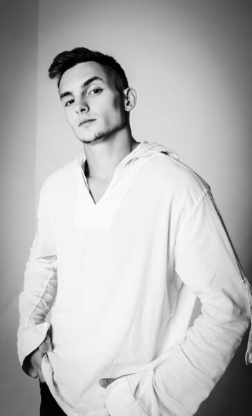  ,   Maksim, 25 ,   ,   , c 
