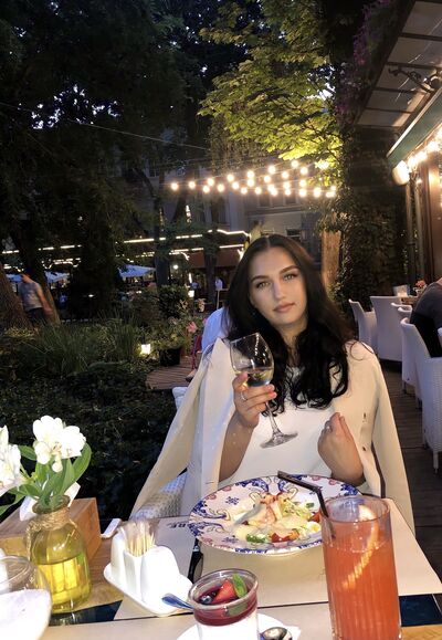  ,   Lili, 22 ,   ,   , c 