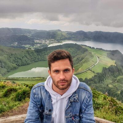  ,   Artur, 33 ,   ,   
