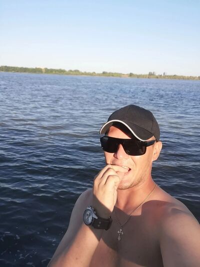  ,   Tom, 37 ,   ,   