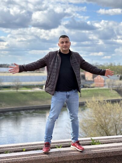  ,   Sadik, 43 ,   ,   