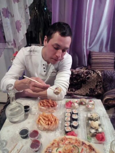  ,   Viktor, 32 ,   ,   
