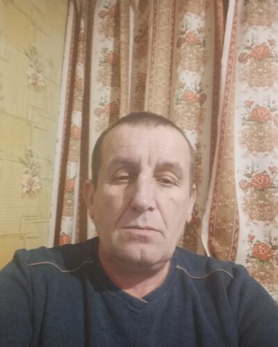  ,   Viktor, 51 ,   c 