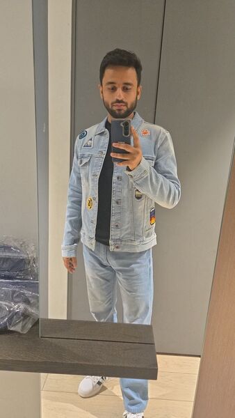 ,   Anshik, 22 ,   ,   