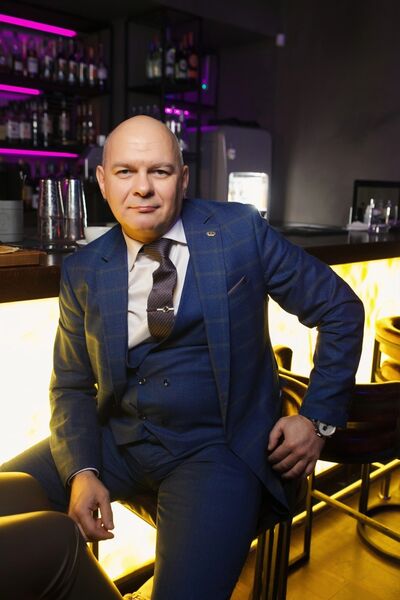  ,   Ruslan, 46 ,   ,   , c 