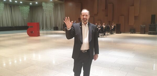  ,   Igor, 55 ,   