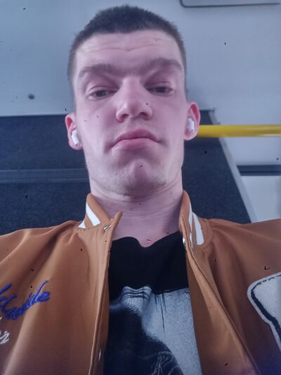  ,   Tomas, 26 ,   c 