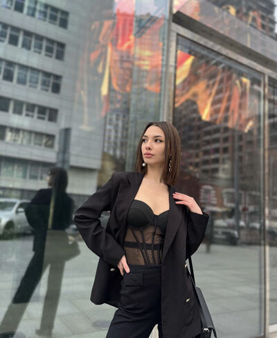  ,   Allie, 25 ,   ,   