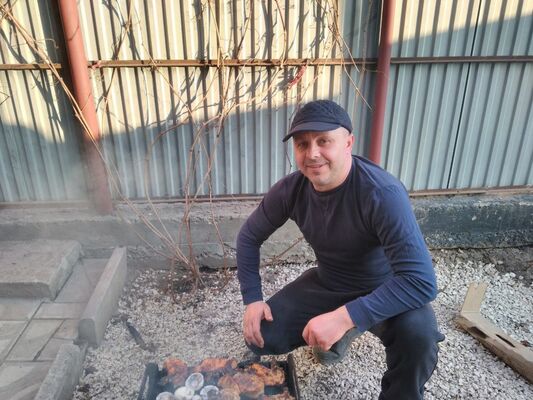  ,   Anatolii, 44 ,   ,   , c 