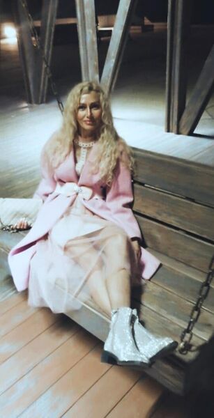  ,   Gulnara, 48 ,   c 