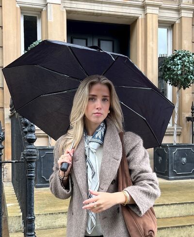  Abbots Langley,   Viktoria, 28 ,   ,   