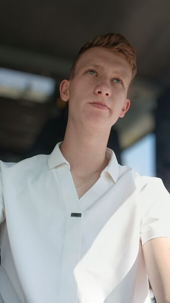 ,   Artem, 19 ,   ,   
