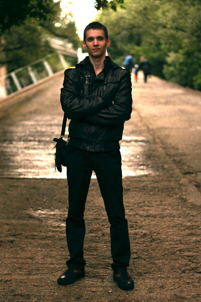  ,   Viktor, 32 ,   